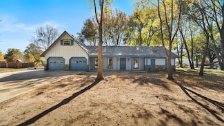 18 Country Ln, Texarkana, TX 75501