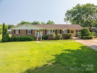 810 Surry Dr, Shelby, NC 28152