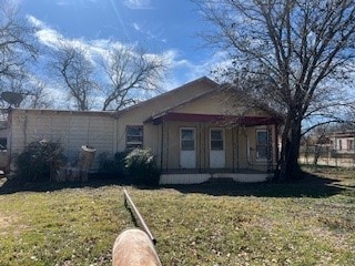 835 W Thompson St, Jacksboro, TX 76458