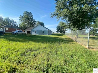 618 W Burbank St, Appleton City, MO 64724