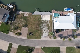 31 Flamingo Rd, Rockport, TX 78382