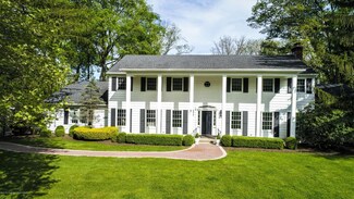 16 Mulberry Ln, Colts Neck, NJ 07722