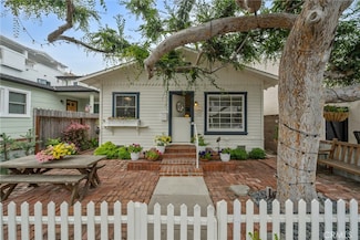 302 Sapphire Ave, Newport Beach, CA 92662