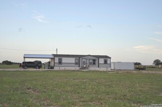 801 County Road 777, Devine, TX 78016
