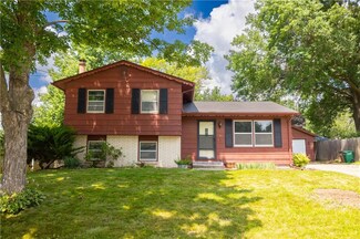 4812 Walnut Dr, Pleasant Hill, IA 50327