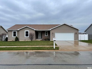 1824 Whitetail Ln, Pekin, IL 61554