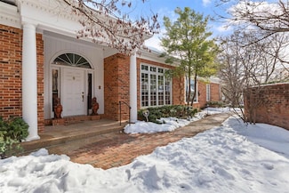 9002 Sedgwick Place Dr, Saint Louis, MO 63124