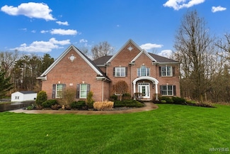 2 Valley Overlook Dr, Lancaster, NY 14086