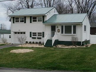 201 Piper Dr, Ford City, PA 16226
