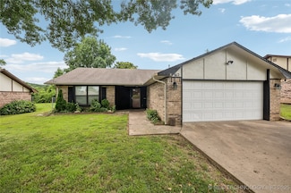 612 S 5th St, Eufaula, OK 74432
