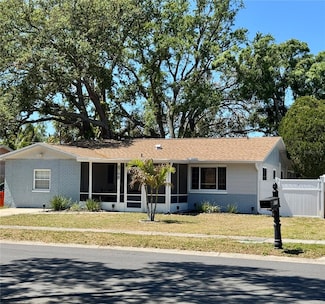 8766 91st St, Seminole, FL 33777