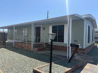 1551 6th Avenue Dr Unit 56, Kingsburg, CA 93631