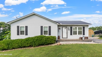 155 Kay Springs Cir, Jacksboro, TN 37757