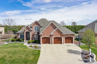 32 Stonebrook Ct, Bloomington, IL 61704
