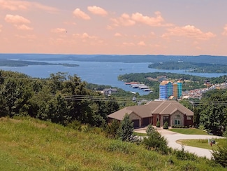 130 Royal Vista Dr, Branson, MO 65616