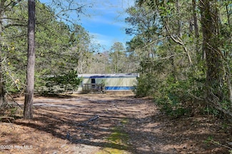 409 Pond View Ln, Hampstead, NC 28443