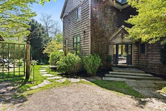 82 Harbor Hill Rd, Woods Hole, MA 02543