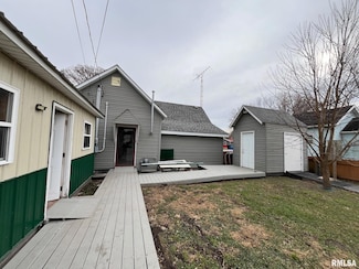 109 S 5th St, Elkville, IL 62932