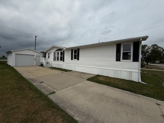 12 Drake Ln, Beecher, IL 60401