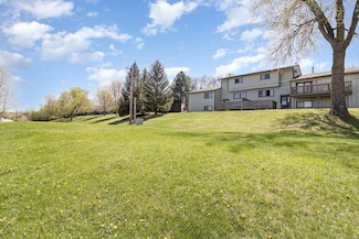 6872 Grenwich Ln N, Saint Paul, MN 55128