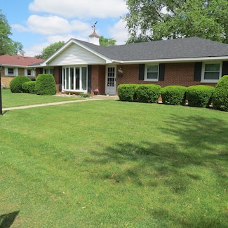 206 Vermont St, Momence, IL 60954