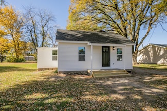617 N Hickman St, Centralia, MO 65240