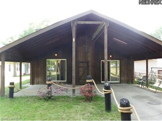 2236 Grandview Rd, Lake Milton, OH 44429