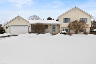 692 Dewitt Rd, Webster, NY 14580