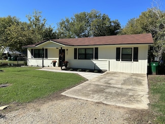 307 E Williams St, Saint Jo, TX 76265