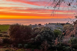 86 Seaview Dr, Santa Barbara, CA 93108