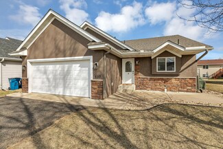 607 Hackberry Dr, Saint Joseph, MN 56374