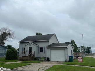 1544 Division St, Webster City, IA 50595