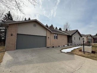 615 Kemp Ct, Gladwin, MI 48624