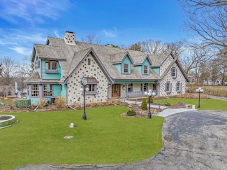 W335N5511 Island View Ln, Nashotah, WI 53058