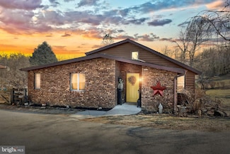 222 7 Springs Ln, Loganville, PA 17342