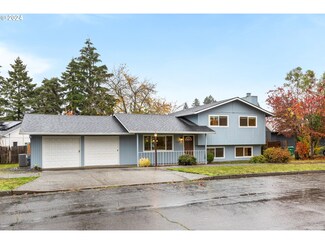 1217 N Pennington Dr, Newberg, OR 97132