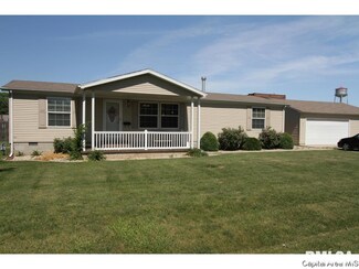 113 S Oak St, Assumption, IL 62510