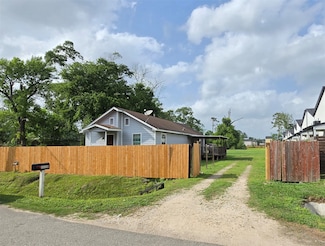 1110 Paul Quinn St, Houston, TX 77091