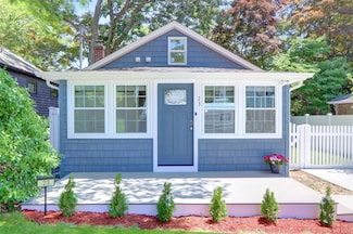 23 Eastport Dr, Sound Beach, NY 11789