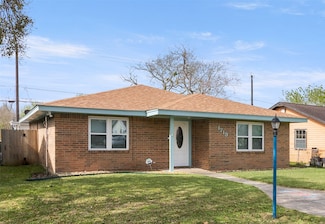 1719 N Avenue H, Freeport, TX 77541