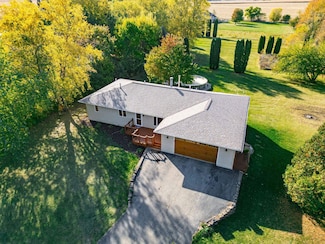 8099 Clearview Dr, Rockford, IL 61102