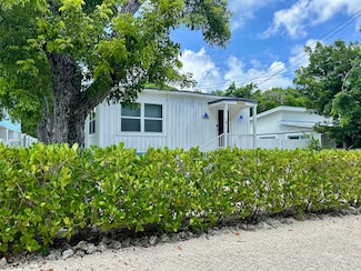 124 S Bay Harbor Dr, Key Largo, FL 33037