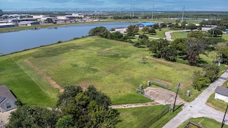 524/614 Mystery Harbor Ln, Freeport, TX 77541