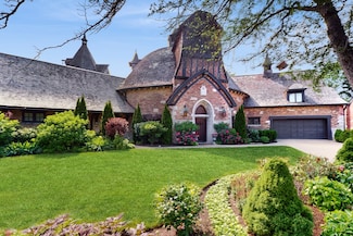 570 Hathaway Cir, Lake Forest, IL 60045