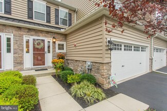 24 Sandy Run Cir, Fort Washington, PA 19034