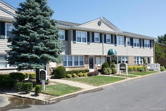 1355 Roanoke Ave Unit 8E, Riverhead, NY 11901