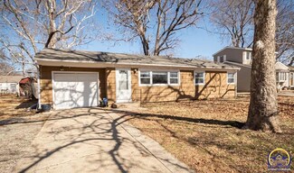 5700 SW Avalon Ln, Topeka, KS 66604
