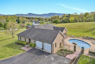 842 Paint Bank Rd, Salem, VA 24153