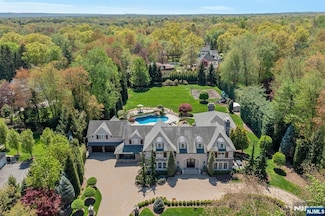 21 Birchwood Rd, Old Tappan, NJ 07675