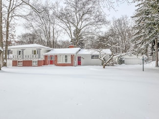 128 Waukazoo Dr, Holland, MI 49424